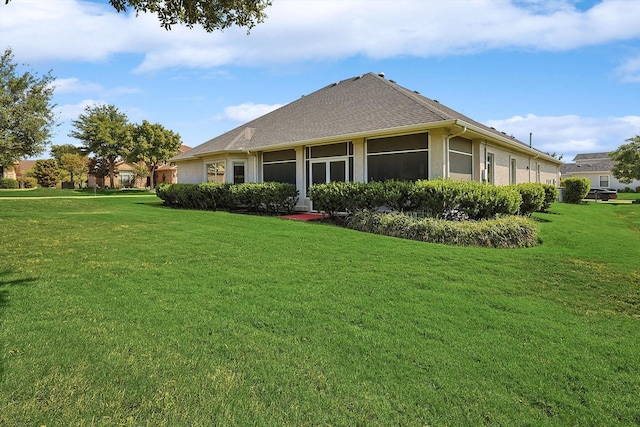 view of side of property featuring a lawn