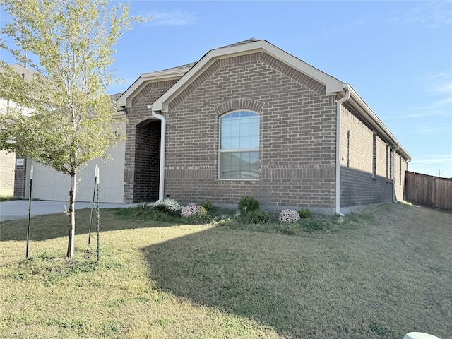 view of front of house with a front lawn and a garage