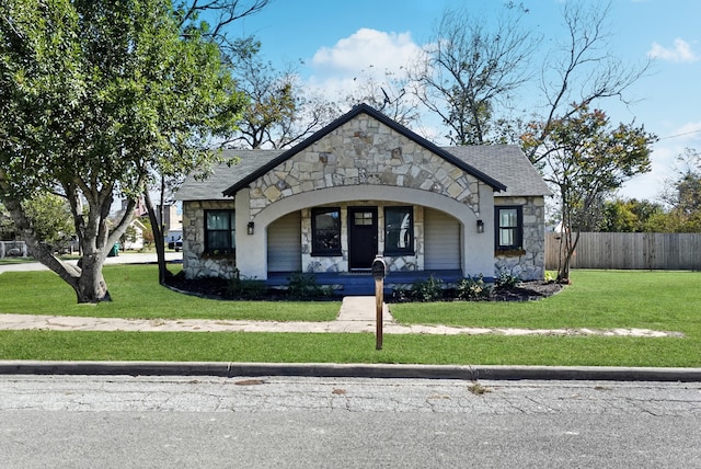 view of front facade featuring a front lawn and a porch