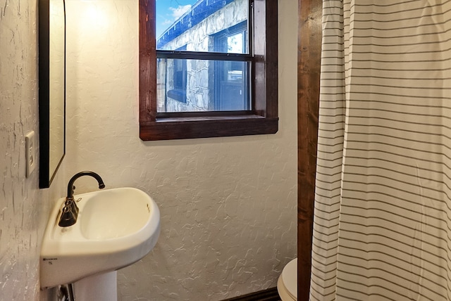 bathroom featuring toilet and sink