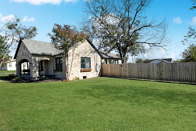 view of side of property featuring a yard