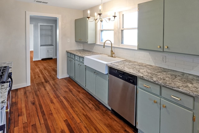 kitchen with pendant lighting, an inviting chandelier, sink, appliances with stainless steel finishes, and dark hardwood / wood-style flooring