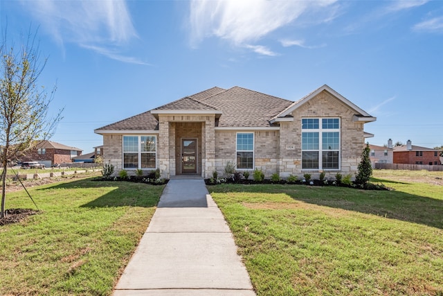 view of front of house featuring a front yard