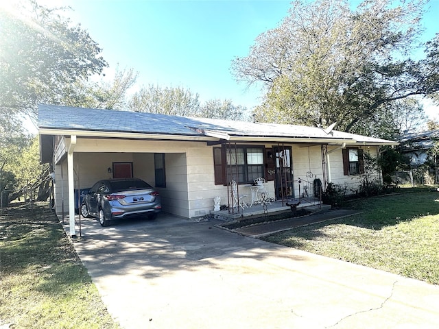 ranch-style house featuring a front lawn and a carport