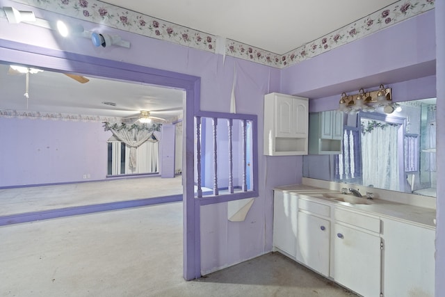 bathroom featuring concrete flooring, vanity, and ceiling fan