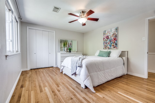 bedroom featuring light wood-type flooring, a closet, and ceiling fan