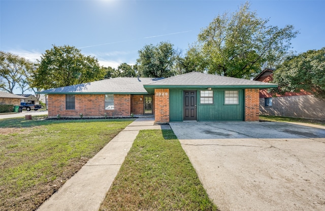 ranch-style home with a front lawn