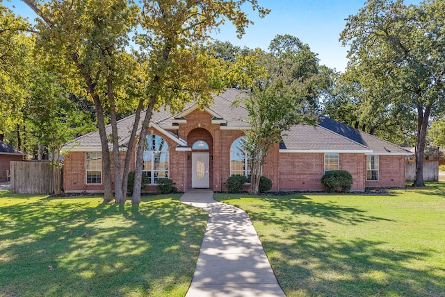 ranch-style house featuring a front yard