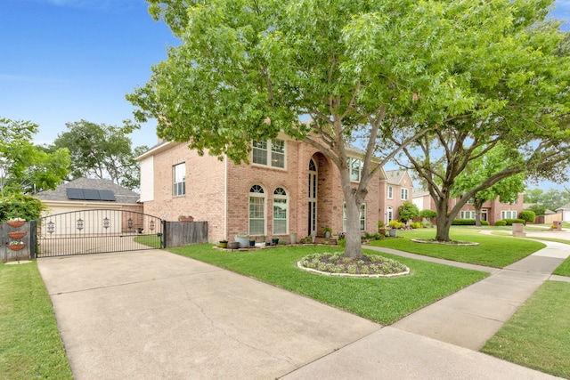 view of front of home featuring a front yard