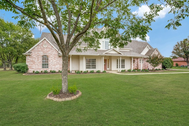 single story home featuring a front yard