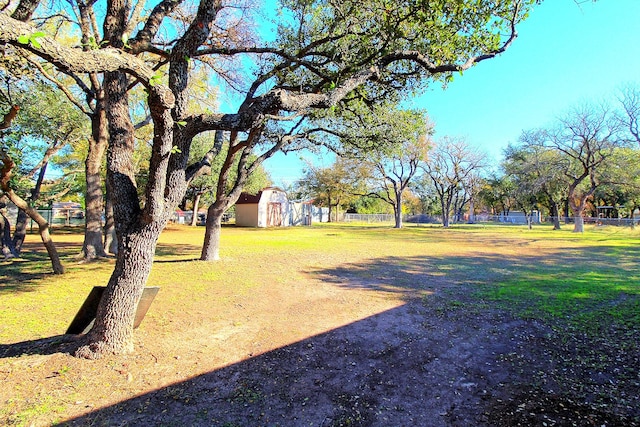 view of yard with an outdoor structure