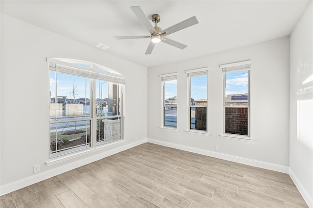 empty room with ceiling fan