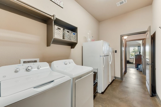 laundry room with laundry area, visible vents, and independent washer and dryer