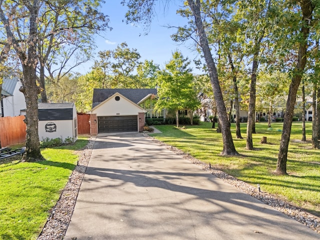 view of front of property featuring a front lawn