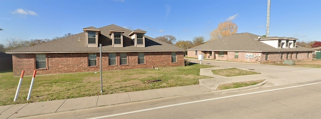 view of front of house with a front lawn