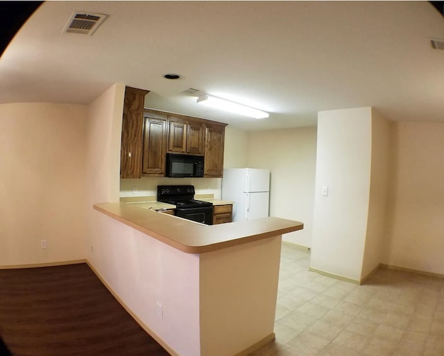 kitchen with kitchen peninsula and black appliances