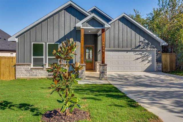 view of front facade featuring a front lawn and a garage