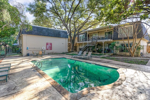 view of swimming pool featuring a patio area