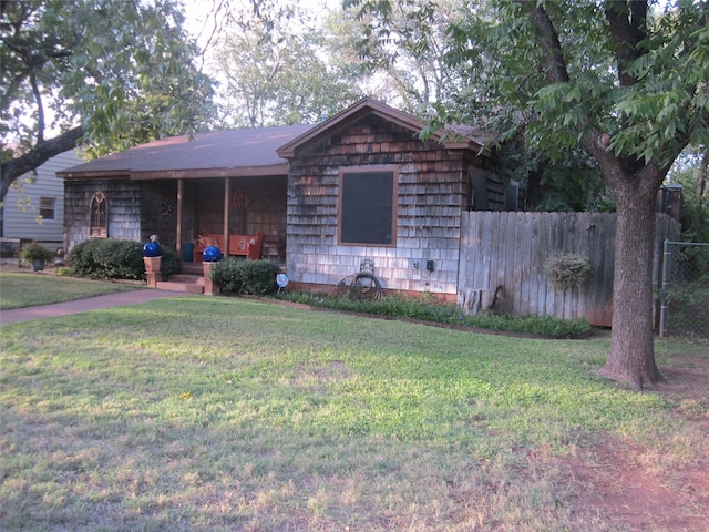 ranch-style home featuring a front yard