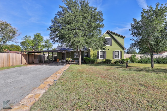 view of front of home featuring a front lawn and a carport