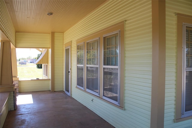 231 N 3rd Ave, Munday, TX 76371 - view of porch