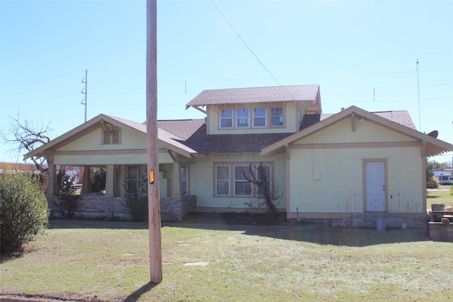 231 N 3rd Ave, Munday, TX 76371 - craftsman inspired home with a front lawn and a shingled roof
