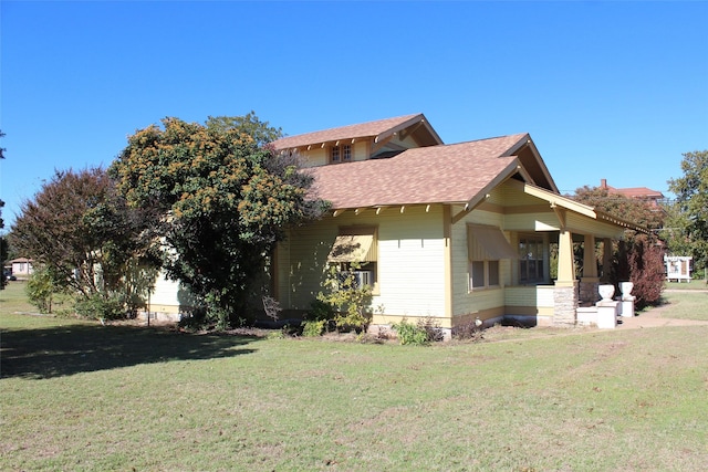 231 N 3rd Ave, Munday, TX 76371 - view of home's exterior with a yard and roof with shingles