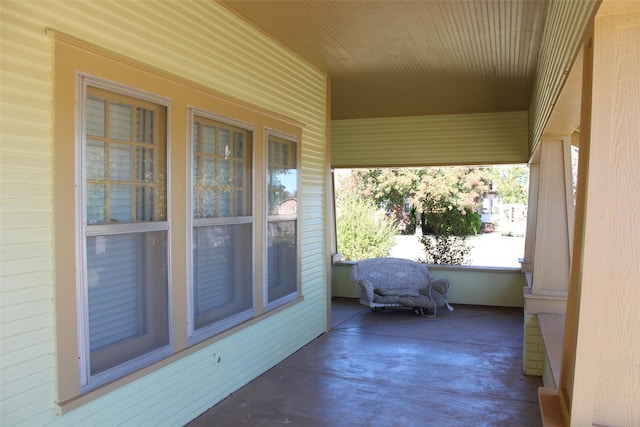231 N 3rd Ave, Munday, TX 76371 - view of porch