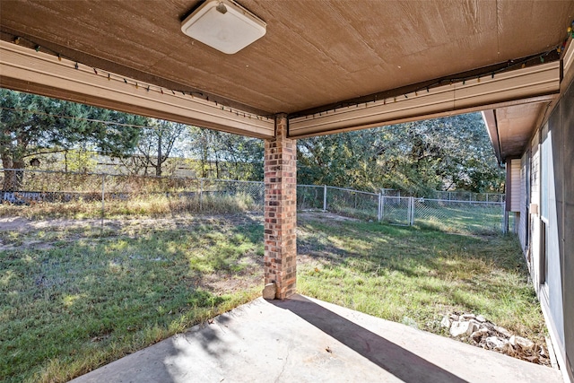 view of yard featuring a patio