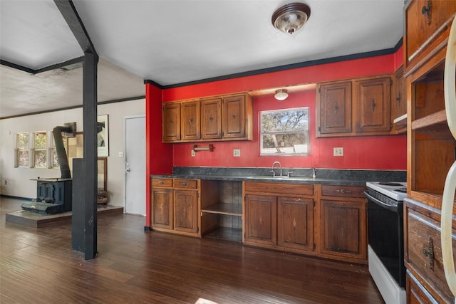 kitchen featuring fridge, sink, dark wood-type flooring, and white range with electric cooktop