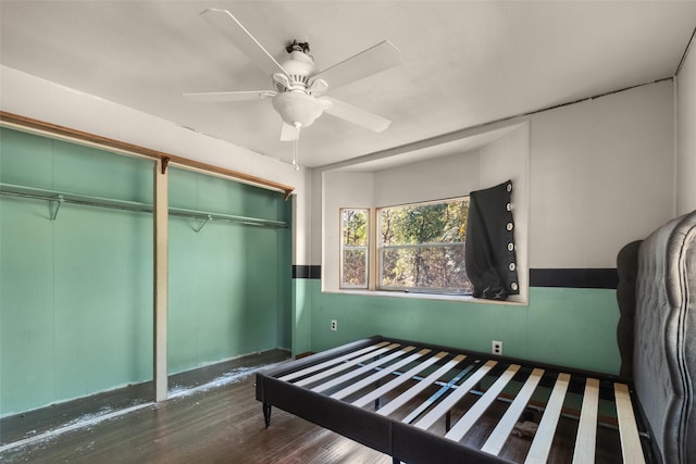 unfurnished bedroom featuring a closet, dark hardwood / wood-style floors, and ceiling fan