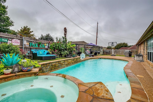 view of pool featuring an in ground hot tub