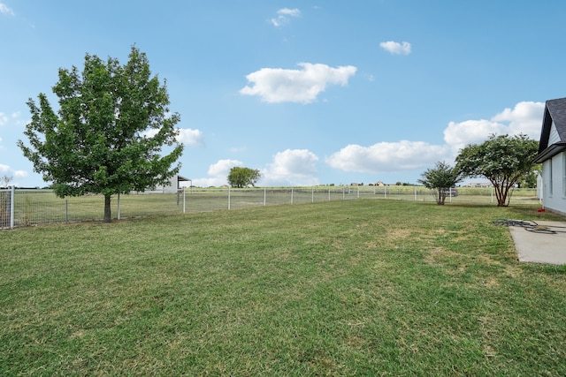 view of yard with a rural view