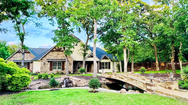 view of front of house with a front yard