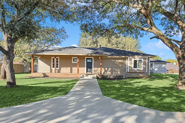 ranch-style home featuring a front yard and covered porch