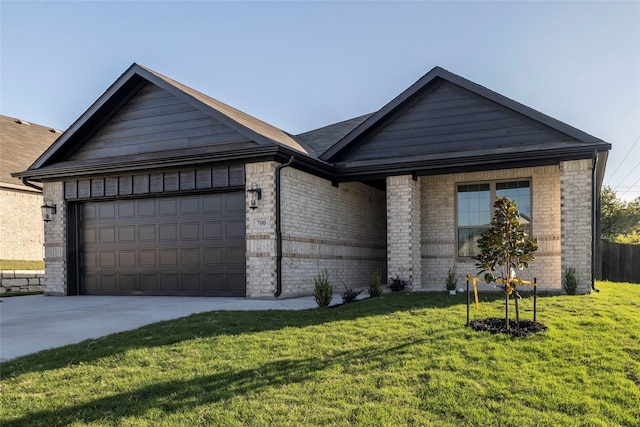 view of front of home featuring a front yard and a garage