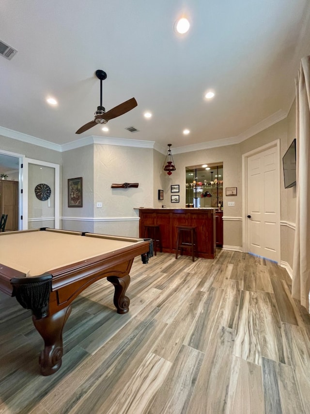 rec room with ceiling fan, crown molding, indoor bar, hardwood / wood-style flooring, and billiards