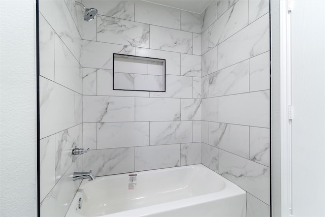 bathroom featuring tiled shower / bath combo