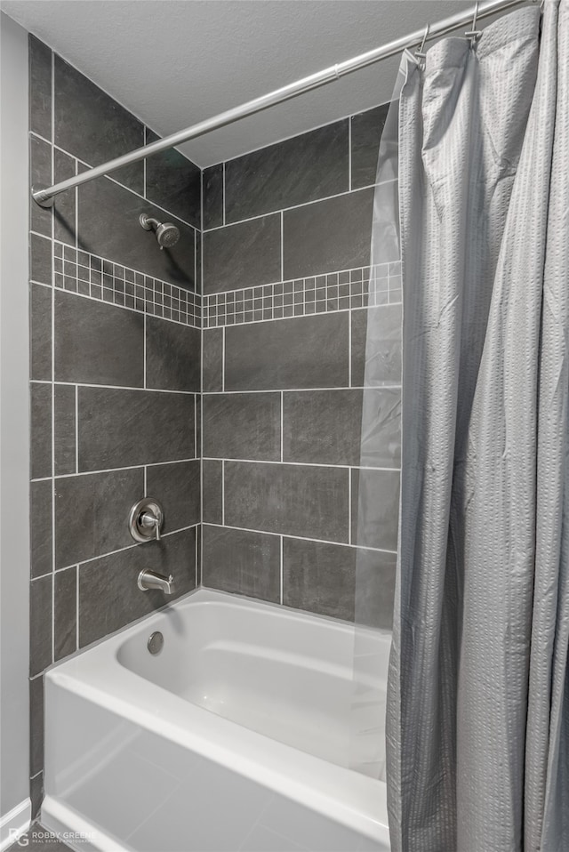 bathroom featuring shower / tub combo