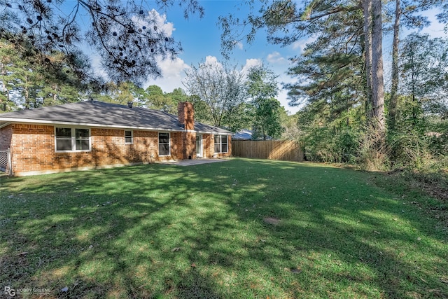 view of yard featuring a patio