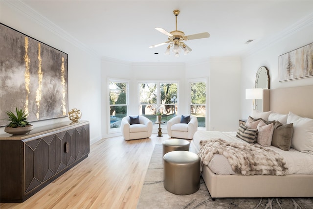 living room with ceiling fan, ornamental molding, and light hardwood / wood-style flooring