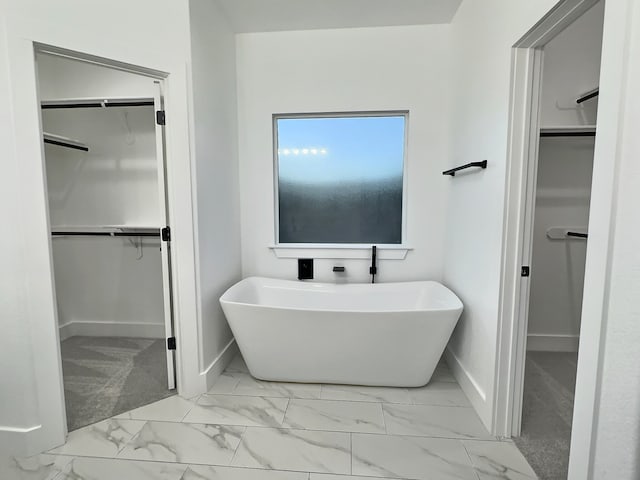 bathroom featuring a bathtub