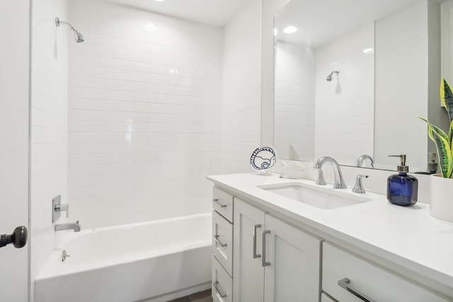 bathroom featuring vanity and tiled shower / bath