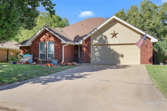 view of front of home featuring a front lawn and a garage