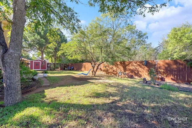 view of yard featuring a storage unit