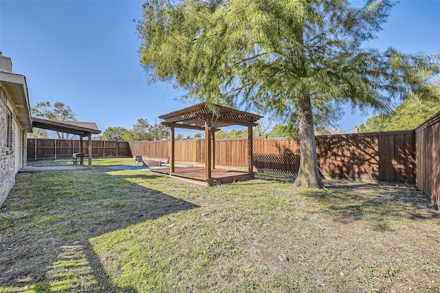 view of yard featuring a pergola