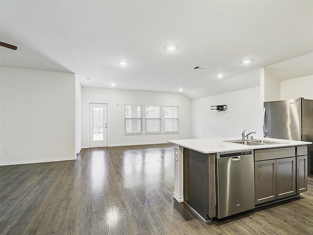 kitchen with stainless steel appliances, sink, a center island with sink, dark hardwood / wood-style floors, and lofted ceiling