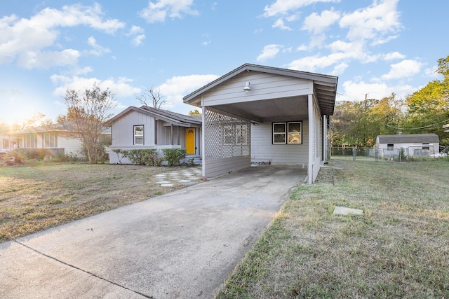 view of front of property with a carport and a front lawn