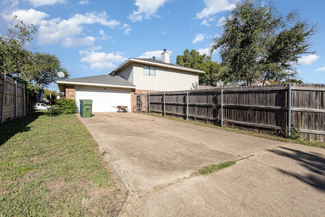 exterior space featuring a lawn