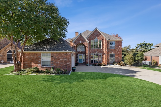 view of front facade with a front lawn